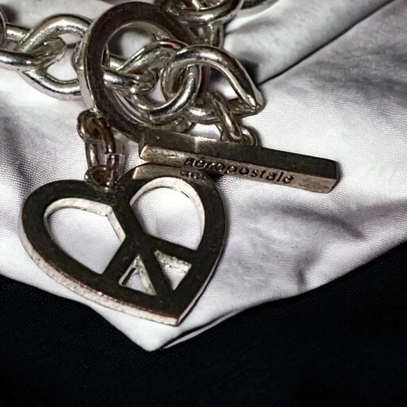 Aeropostale Peace Heart Silver Tone Toggle Pendant Chain Necklace - Picture 5 of 5